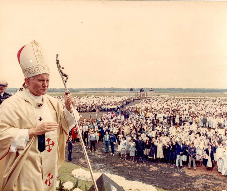 Juan Pablo II cuando visitó Villarrica del Espíritu Santo.