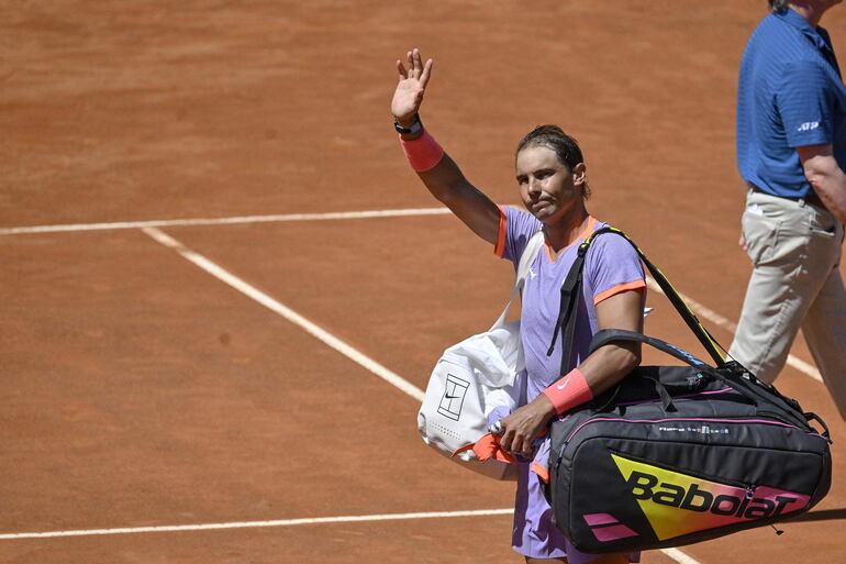 Rafael Nadal llegó a París y lo recibieron miles de fanáticos.