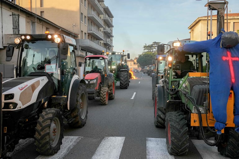 Manifestación con tractores en Francia en el marco del acuerdo Mercosur - UE. 