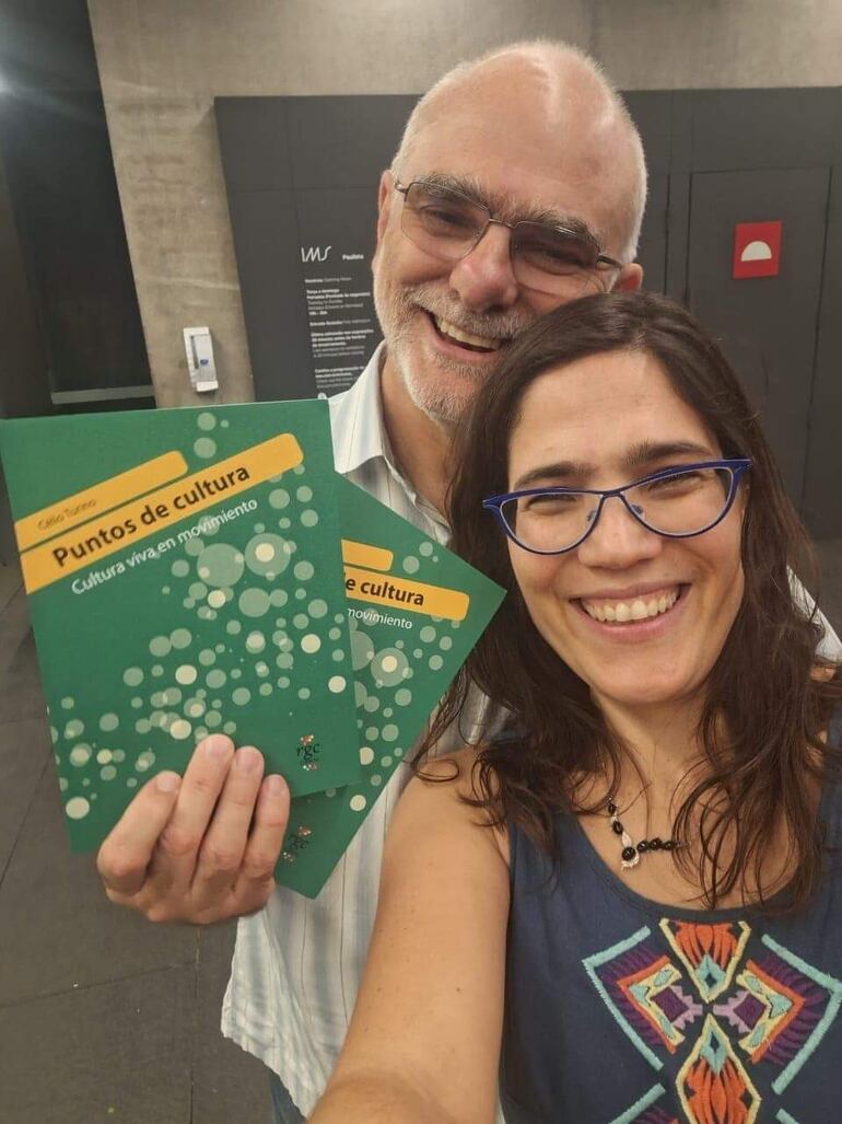 El Libro "Puntos de Cultura, cultura viva en movimiento" escrito por uno de sus creadores Celio Turino y traducido por Lucía Tennina. Este libro es una edición especial que narra la experiencia de cómo se fue gestando esta política pública implementada en Brasil y que hoy es replicada en muchos países Latinoamericanos.