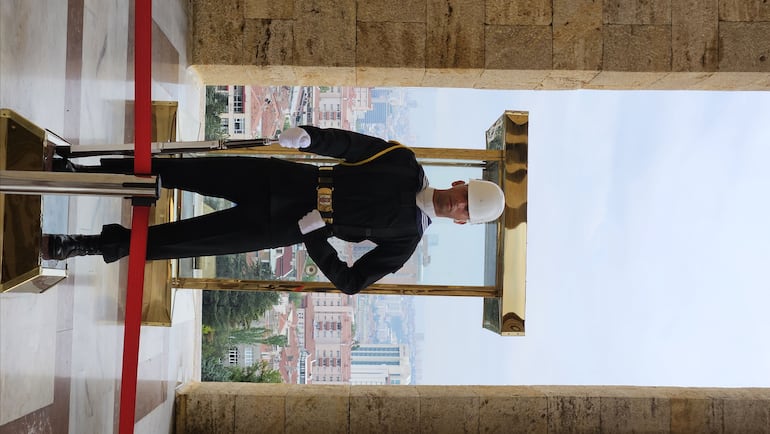 Guardia de honor, en el Mausoleo de Kemal Ataturk, en Ankara, Turquía.