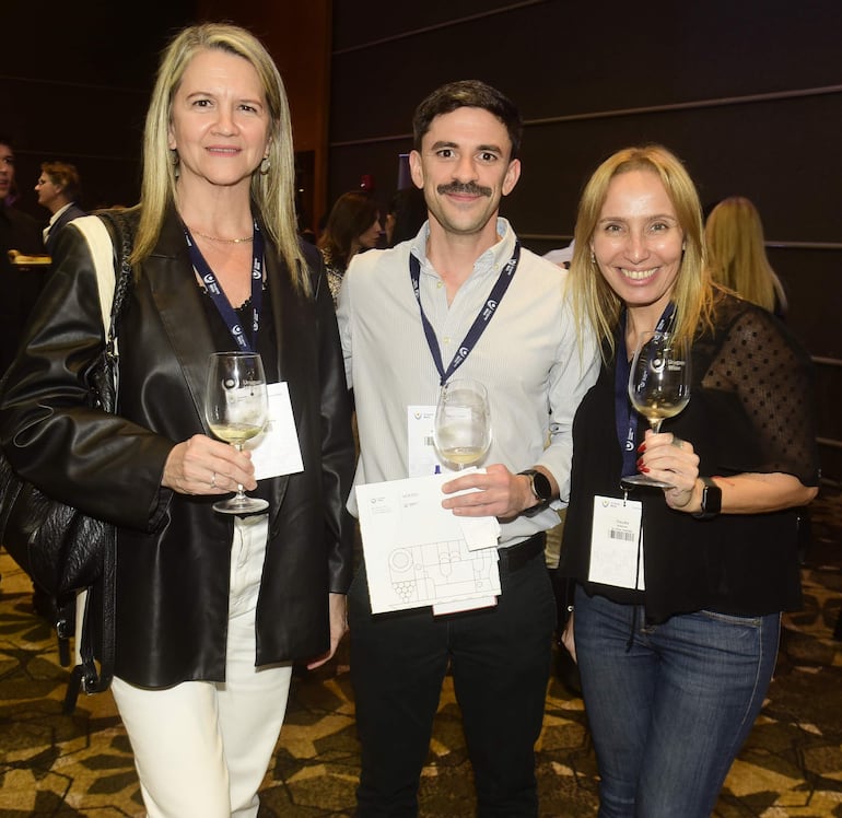 Leticia Vallejos, Guillermo Giralt y Claudia Adorno.