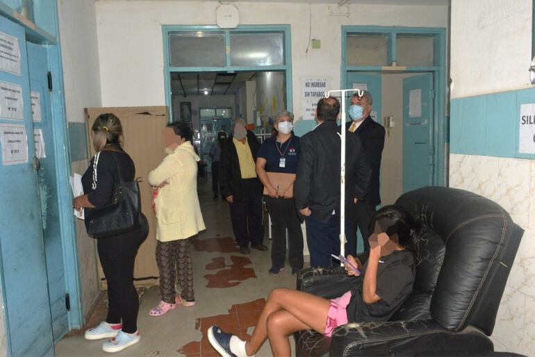 Defensor del Pueblo constata condiciones precarias en el Hospital del Barrio Obrero.