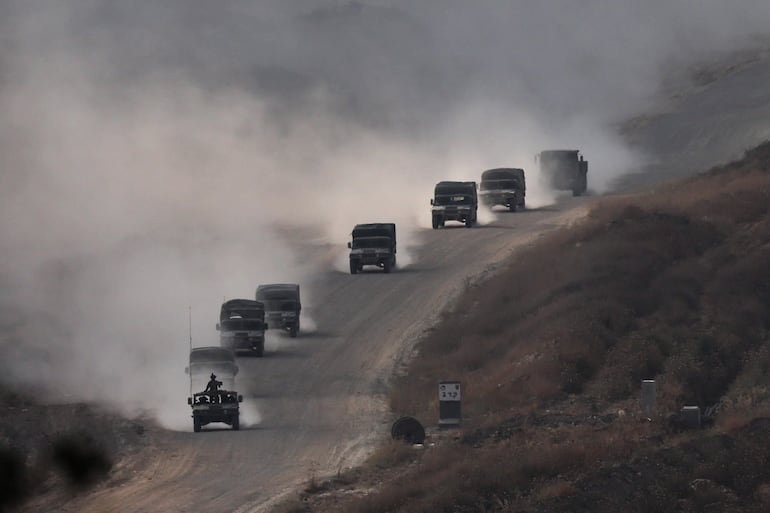 Vehículos militares israelíes en la Franja de Gaza, el pasado miércoles.
