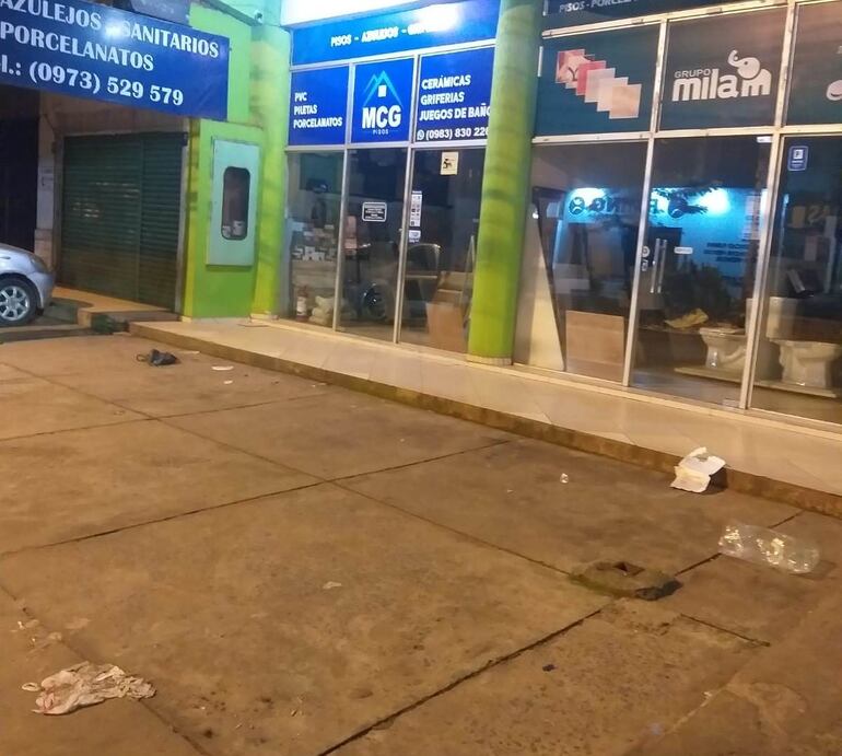 El asalto ocurrió en la vereda de un local comercial ubicado sobre la avenida San José.