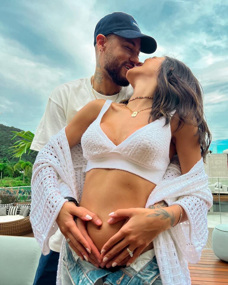 Neymar y Bruna Biancardi hace poco más de dos meses anunciaron con esta postal que están en la dulce espera. (Instagram/Neymar)