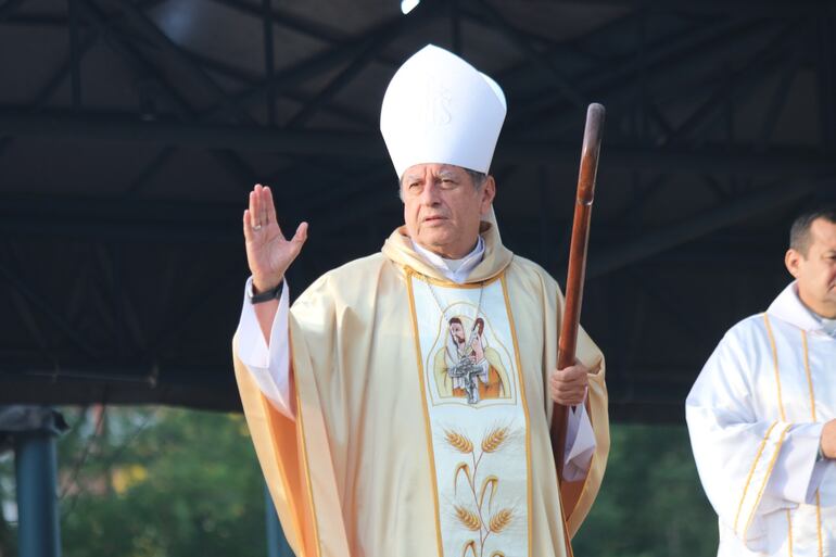 Monseñor Ricardo Valenzuela presidió la misa en Caacupé.