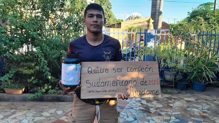 Joven boxeador pide ayuda en semáforos para ir a Argentina a pelear por un título Sudamericano