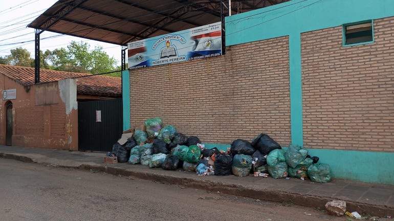 Hartos de los reclamos decidieron denunciar públicamente la falta de interés del actual intendente.