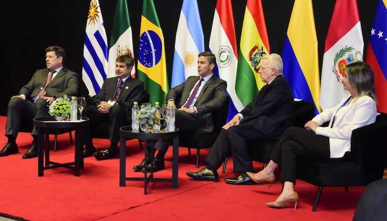 El ministro Javier Recalde participó del conversatorio sobre “Reformas Institucionales y Perspectivas Económicas”.