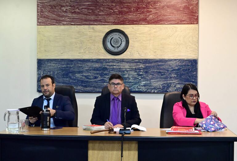 Los jueces Federico Rojas, Manuel Aguirre (presidente) y Rossana Maldonado integran el Tribunal de Sentencia.