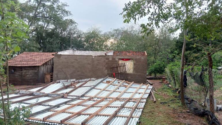 En Acahay ayer en horas de la tarde el temporal afectó a más familias en diferentes compañías. 