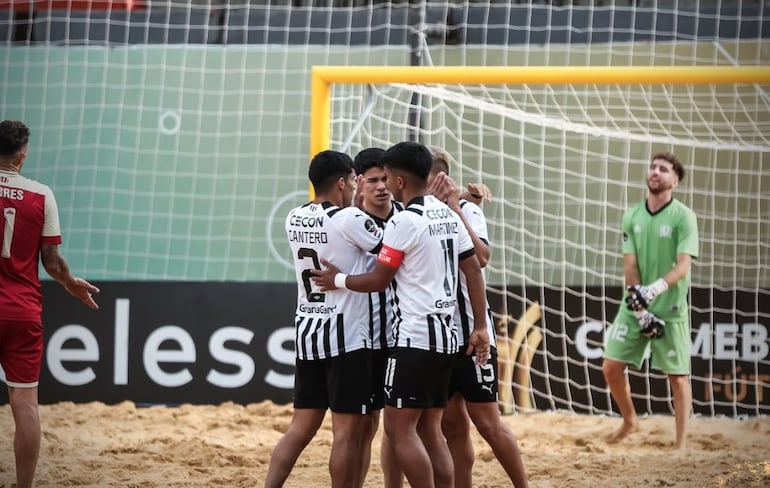 Jugadores de Libertad celebrando la victoria ante Unión Lurín.