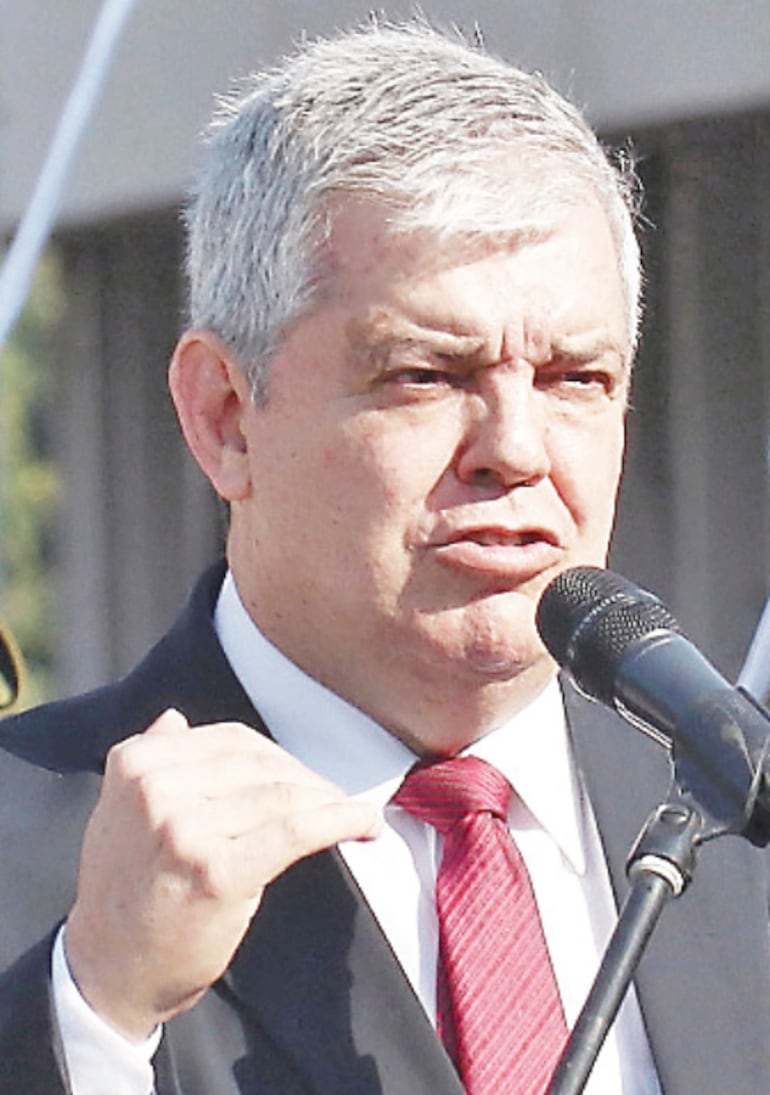 Enrique Riera, ministro.