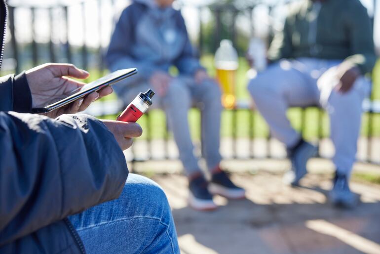 Los vapes y cigarrillos electrónicos pueden ser más perjudicial para la salud que los cigarrillos convencionales, sostienen hoy los profesionales de la salud.