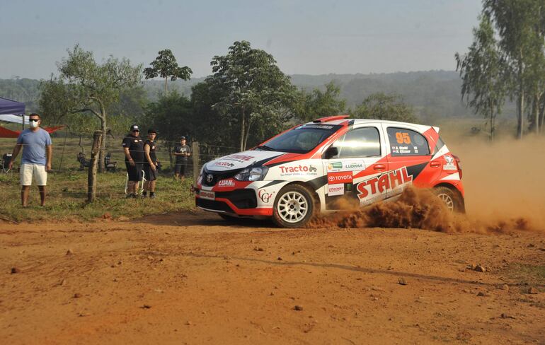 En la RC5, Aldo Stahl y Nicolás Elizaur se destacaron ampliamente con el Toyota Etios.