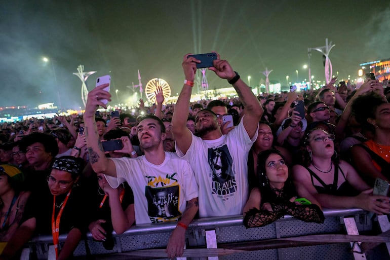 El público disfrutando del show de 21 Savage en el Rock in Río, que se lleva a cabo en el Parque Olímpico de Río de Janeiro.