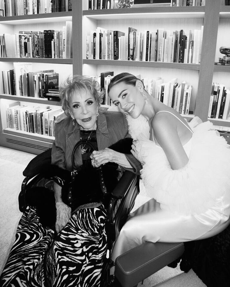 Michelle Salas y su bisabuela Silvia Pinal.
(Instagram/Michelle Salas)