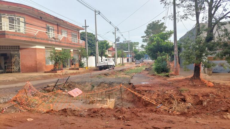 Según habían dicho desde la administración del intendente asunceno Óscar Rodríguez, las obras de desagüe pluvial sobre la avenida Eusebio Ayala, debían finalizar en su primera etapa a fines de noviembre.