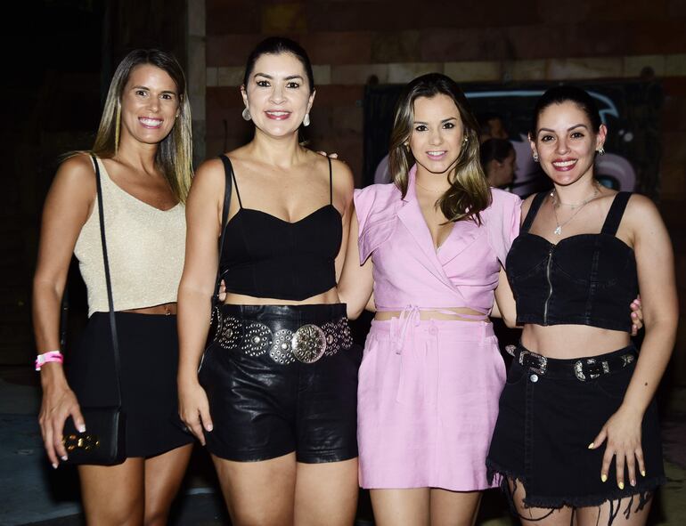 Vanessa Iribas, Karina Báez, Jazmín Irala y Adriana Gómez.