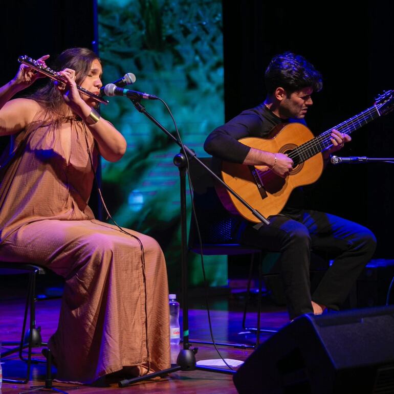 El dúo de los artistas brasileños Morgana Moreno y Marcelo Rosário durante su presentación en la primera noche del festival Jazz Sudaca.