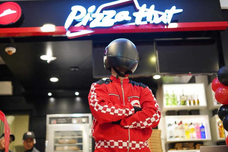 Con un servicio de tipo express, Pizza Hut acaba de habilitar su nuevo puesto, en Shopping Multiplaza, donde aún no marcaba presencia.