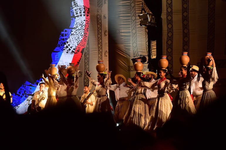 El Ballet Mimbipá interpretando la danza de la "Galopera".