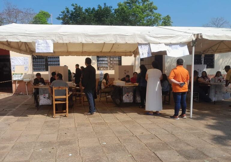 Jornada cívica tranquila en Santa Elena.