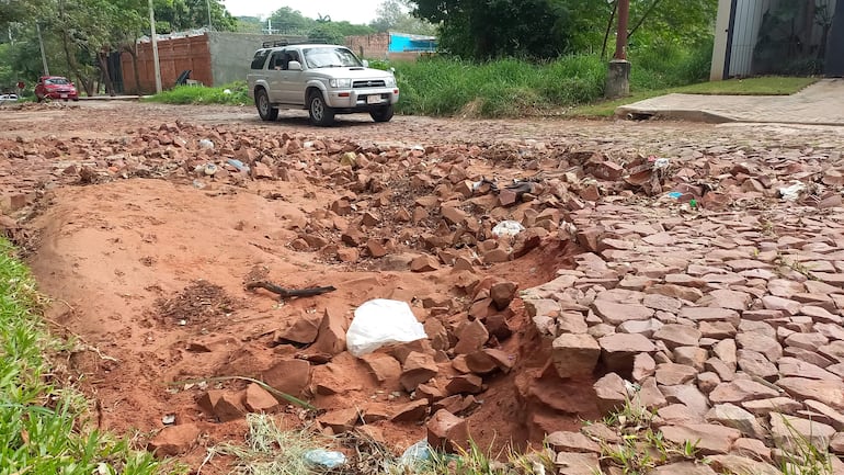 En estas condiciones se encuentra la calle Los Laureles de Paí Ñu, Ñemby.