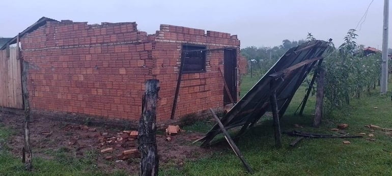 
Otra de las casas afectadas por el temporal situada en la compañía Soto Cue de Unión.