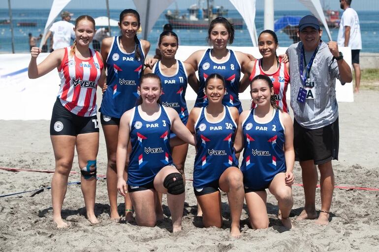 El team femenino de beach handball logró  la victoria del honor, en el último juego contra Chile.