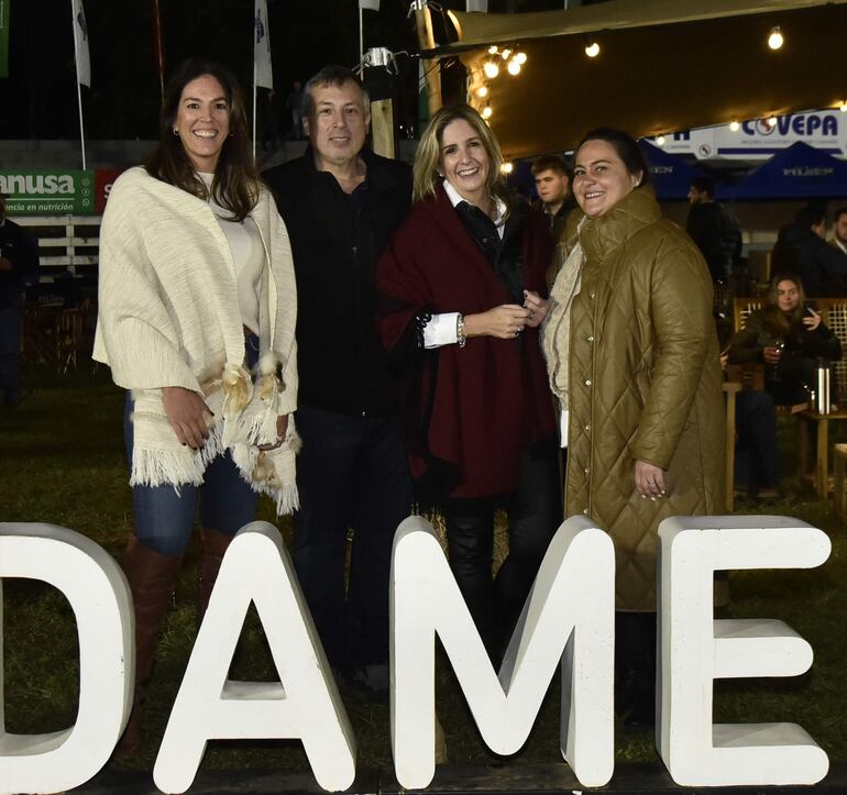 Jazmín Cainzos, Patricio Pederzani, Ita Heisecke y Sandra Soljancic.