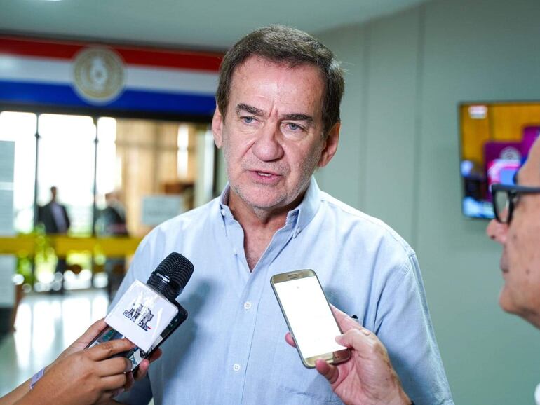 Orlando Penner, senador por el partido Patria Querida.