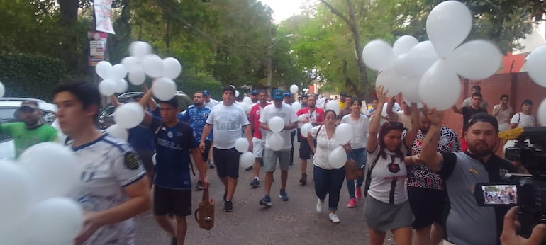 Exalumnos del Colegio Técnico Nacional marcharon este sábado para exigir justicia para Rolo.