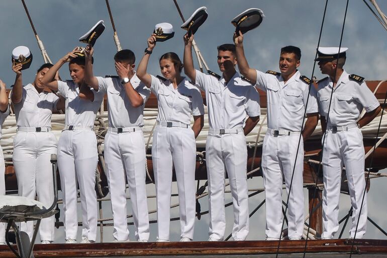 La princesa de Asturias, Leonor de Borbón, recorre América en el marco de su viaje de instrucción a bordo del buque escuela Juan Sebastián de Elcano. (EFE/Rafael Martins)
