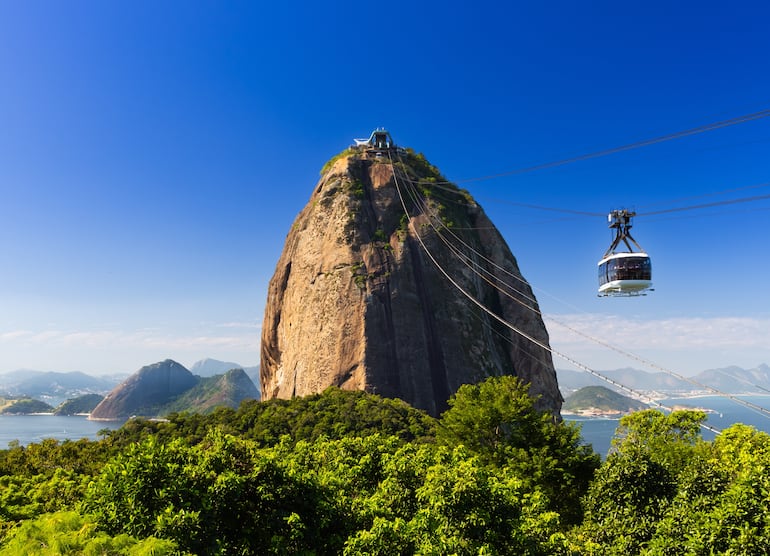 El teleférico que lleva a la Colina da Urca y el Pan de Azúcar, de Río de Janeiro.