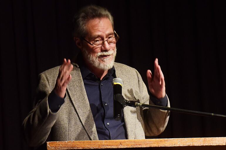 El médico psiquiatra Charles Rodas Quiñónez presentó su libro “El Deseo de no Vivir”, en el auditorio de la Alianza Francesa.