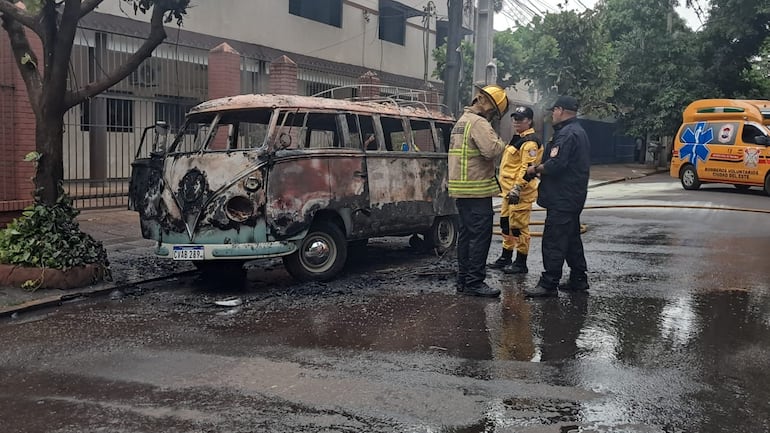 Los bomberos controlaron el siniestro ocurrido en un barrio de alto padrón de Ciudad del Este.