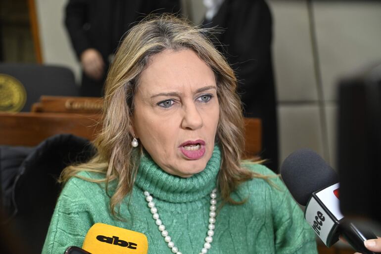 La diputada Rocío Vallejo podió a los diputados salientes no cerrar la posibilidad a analizar la reforma del reglamento de la Cámara Baja.