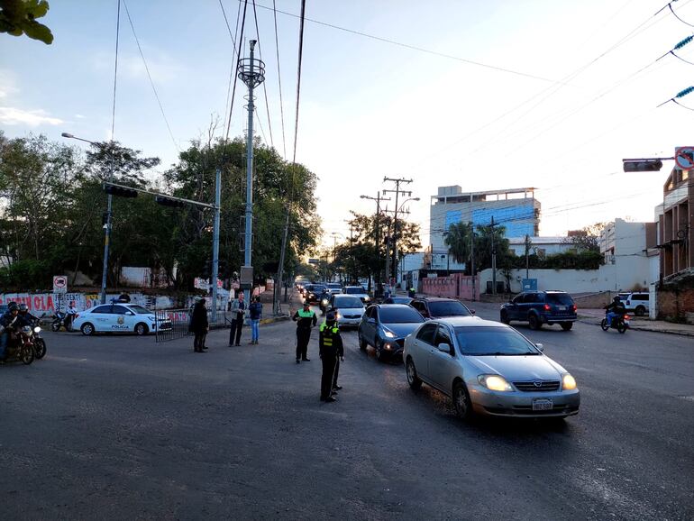 Cierre en la avenida Costanera para acceder al microcentro de Asunción, por la competencia de marcha, de Odesur.