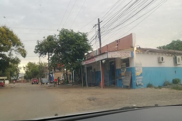 Uno de los locales que supuestamente opera pese a suspensión de la comuna de Asunción.