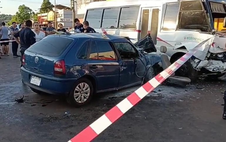 El conductor del automóvil murió prácticamente en el acto tras la violenta colisión.