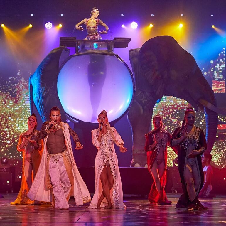 Un importante despliegue de luces y escenografía propone el "Circo del Ánima".