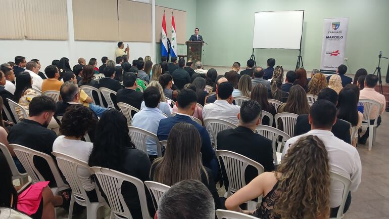 Una charla magistral realizado ayer jueves en la Gobernación de Caaguazú, por los ministros de la Corte Suprema de Justicia, Dr. Manuel Dejesus Ramírez Candia y Victor Ríos Ojeda.