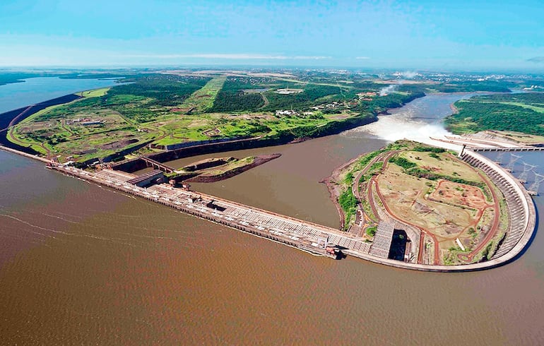 Central  Itaipú. Las aparentes quietas aguas del embalse también son motivos de conflictos