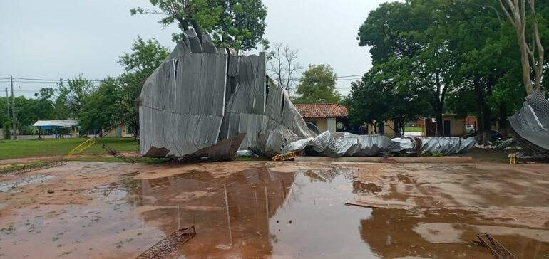 El temporal con fuertes ráfagas de viento se registró en la madrugada.