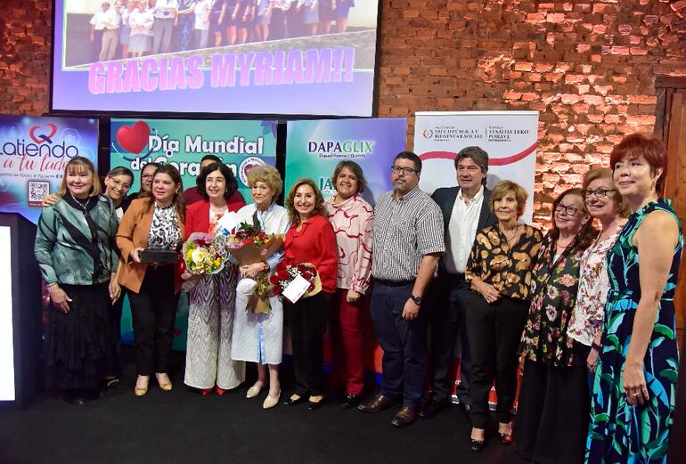 La Dra. Miriam Ayala recibió un homenaje de sus colegas.