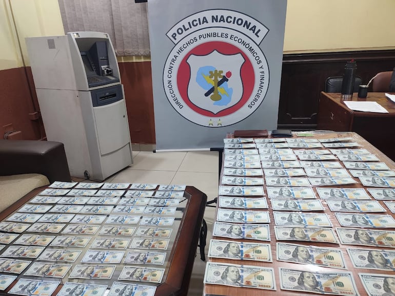 Los billetes falsos incautados por la Policía Nacional.
