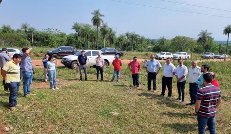 Constructoras inician inspección del terreno donde se edificará aula para la Facultad de Ciencias -Sede Carapeguá.