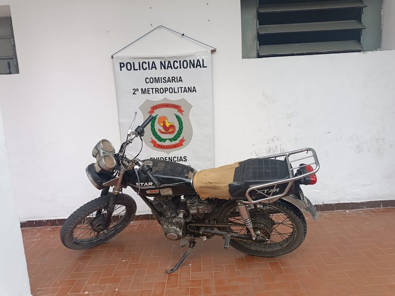 Esta motocicleta involucrada en el accidente fue denunciada como hurtada.